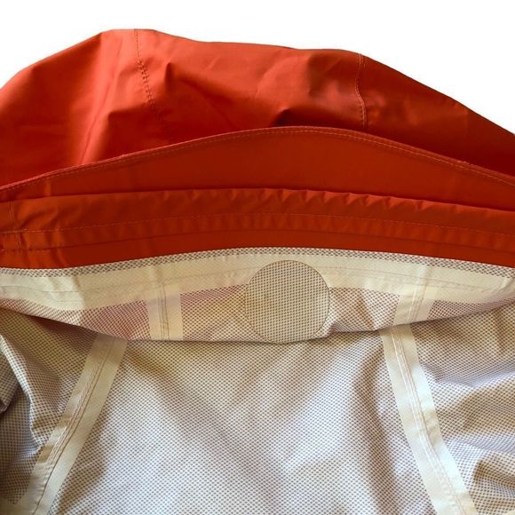 Lululemon Athletica Rain Jacket with Hood and reflective strips - Picture 7 of 16